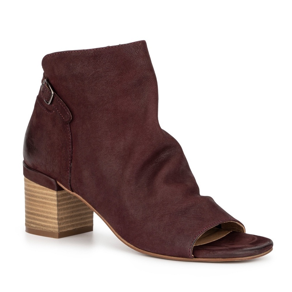 Vintage Foundry Co. Sabrina Women's
Leather Ankle Boots in Burgundy
